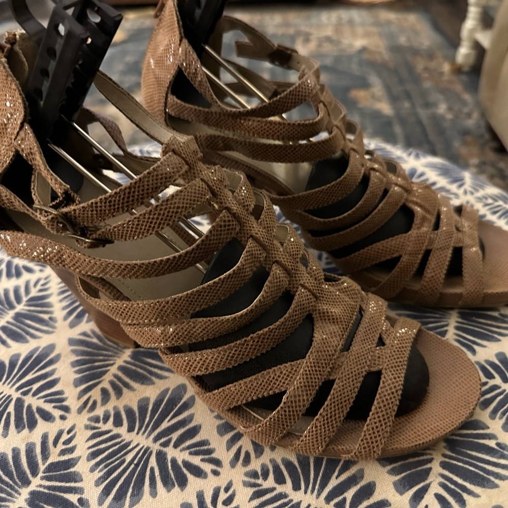 Kenneth Cole reaction strappy sandal heels sz 10